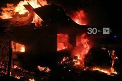 В ночном пожаре в садовом домике погиб житель Набережных Челнов
