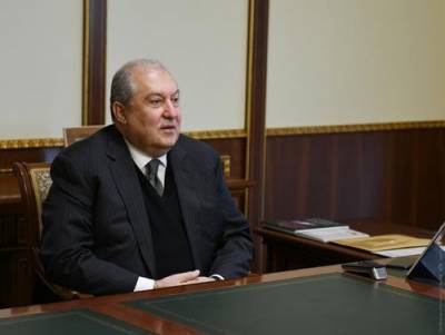 Президент Армении поблагодарил РФ за посредничество по режиму прекращения огня в Карабахе