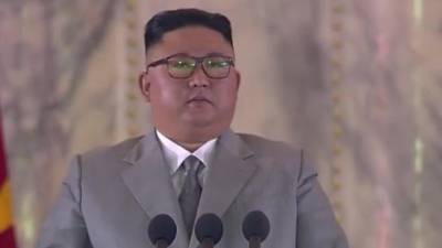 Ким Чен Ын появился на военном параде в Пхеньяне