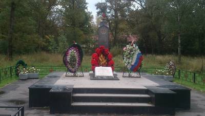 Военные открыли в Петербурге сквер памяти советских летчиков