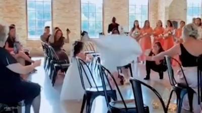 Подружка невесты сделала сальто на свадьбе и чуть не покалечила ребенка