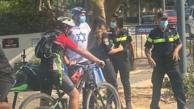 Полиция не позволила группе велосипедистов прорваться к дому Нетаниягу в Кейсарии