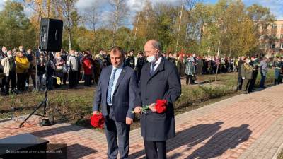 Депутат Вострецов посетил открытие сквера братского захоронения летчиков