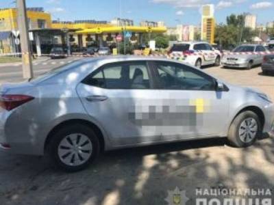 В Киеве многодетная беременная иностранка зарезала таксиста: ее супруг душил водителя