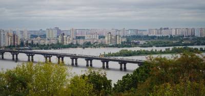 В Киеве в воскресенье ограничат движение на мосту Патона