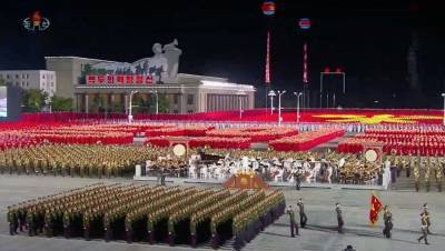 В Северной Корее прошёл военный парад. На нём показали новую баллистическую ракету