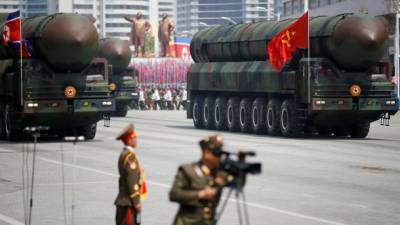 Ким Чен Ын провел парад и напугал мир новой баллистической ракетой