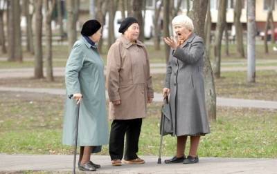 В Польше вводит "часы пенсионеров" из-за эпидемии COVID-19