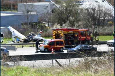 При столкновении двух самолетов во Франции погибли пять человек