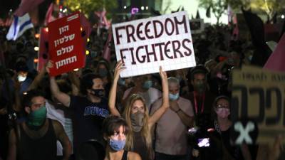 "Свобода, а не диктат": тысячи израильтян требуют отставки Нетаниягу