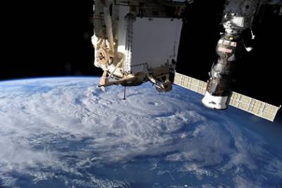 Экипаж МКС устранит утечку воздуха в российском модуле с помощью скотча