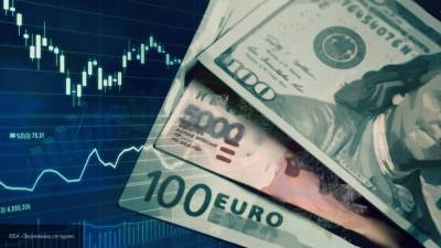 Аналитики посоветовали менять слабеющий доллар на сырье и другие валюты