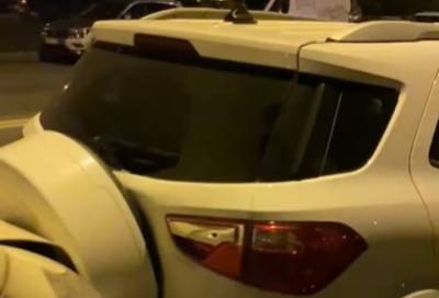 В Петербурге водитель "BMW" врезался в припаркованные автомобили
