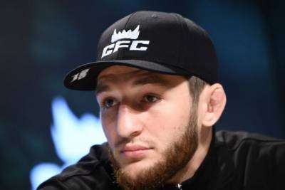 Россиянин Уланбеков выиграл дебютный бой в UFC