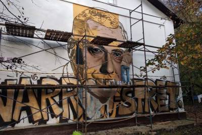 Граффити-портрет Анатолия Папанова украсит фасад здания в Смоленске