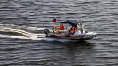 Четыре человека пропали при опрокидывании лодки в Красноярском крае