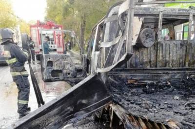 В Хабаровске загорелся и взорвался грузовой автомобиль