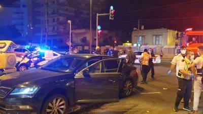 В Кирьят-Ата расстреляли машину на улице, водитель смертельно ранен