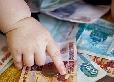 В России одобрили выплаты на детей от трех до семи лет. Сколько и как будут платить?
