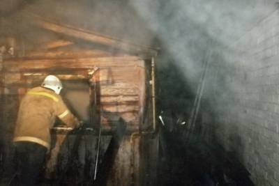 Ночью в Ивановской области горели автомобиль и большой дом