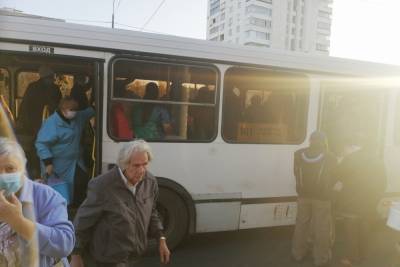 В Оренбурге пожилому дачнику стало плохо в салоне автобуса