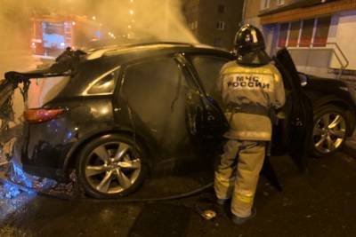 В Екатеринбурге ночью сгорело три автомобиля