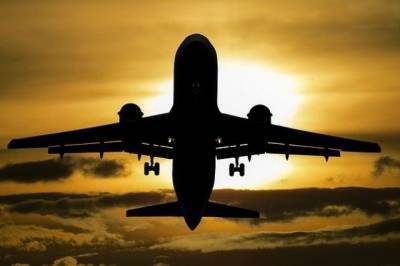 Самолет, вылетевший из Челябинска, вернулся в аэропорт из-за сбоя