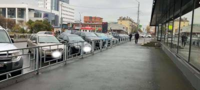 "Опасные заборы" установили по всему Петрозаводску (ФОТО)