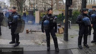 Злоумышленники с арматурами напали на комиссариат полиции под Парижем