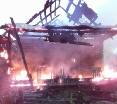 Пятеро спасали горящий дом в Смоленской области