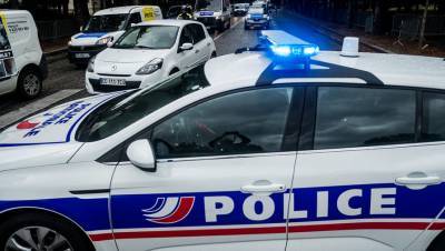 Порядка 40 человек напали на полицейский участок под Парижем