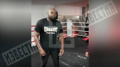 Американский боксер Джонсон пообещал «надрать задницу» российскому чемпиону