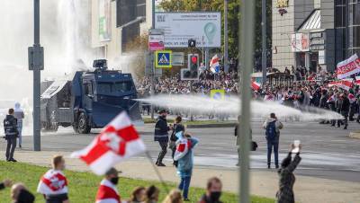 Милиция подтверждает применение водометов для разгона протестующих в Миинске