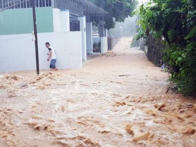 Шторм «Линфа» несет новые дожди в затопленные части Вьетнама