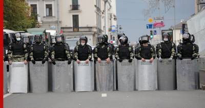 В Минске начались столкновения протестующих с силовиками