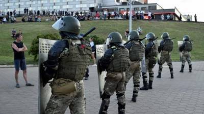 В Минске протестующие напали на милицию