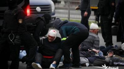 В Минске против митингующих применяют водометы и светошумовые гранаты. ВИДЕО