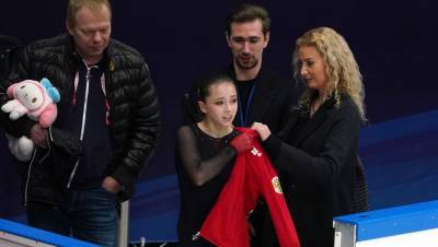 Валиева дважды упала в произвольной программе на этапе Кубка России и заплакала