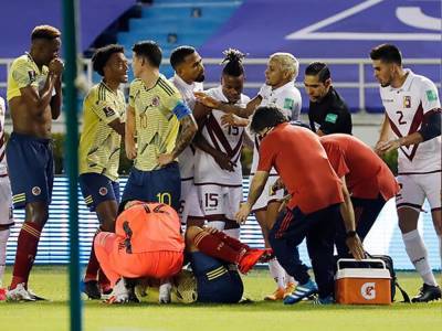 В Южной Америке футболист получил ужасную травму: соперника удалили, но после видеопросмотра вернули на поле