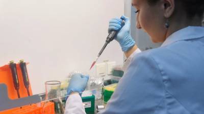 Разработчик сообщил об испытаниях вакцины Центра Чумакова от COVID-19