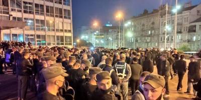 В Киеве митингуют сторонники и противники ЛГБТ