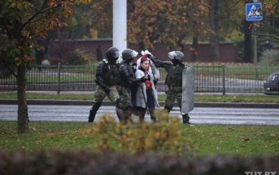 Протесты в Беларуси. Задержанных уже больше 300