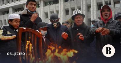 Президент Киргизии ввел режим ЧП в Бишкеке