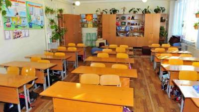 В Павлодаре у учителя выявили коронавирус, два дежурных класса отправили на карантин
