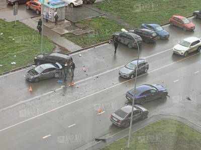 В тройном ДТП с дорогим Mercedes-Benz в Кемерове пострадали два человека