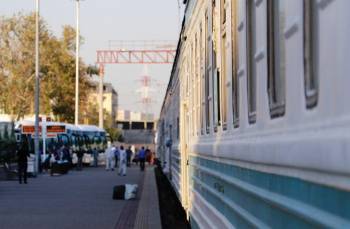 Узбекистан в октябре и ноябре запустит девять поездов для вывоза соотечественников из России