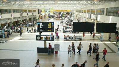 Украинцы столкнулись со "скотским" отношением в аэропорту Варшавы