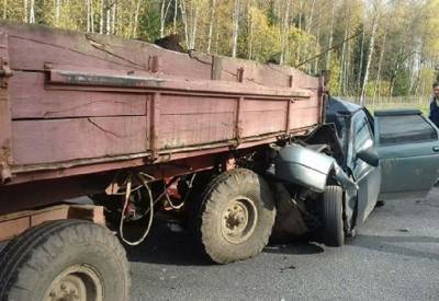 «Легковушка и 2 трактора». В ГИБДД рассказали подробности страшной аварии в Смоленской области