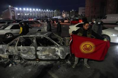 Жээнбеков повторно ввел режим ЧП в Бишкеке
