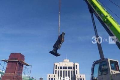 Памятник Ленину на площади Свободы в Казани разобрали для реставрации